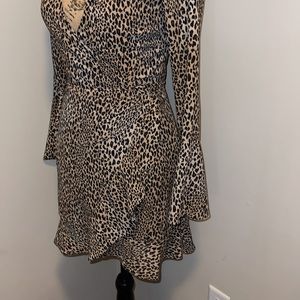 VERY SEXY 🥵🔥 Leopard Print Wrap Dress!